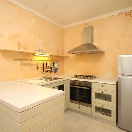 House With A Parking Space Nerezine, Losinj - 8016 Дом отдыха Нерезине